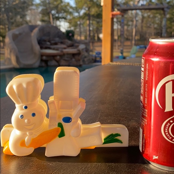 Other - 1992 Pillsbury Doughboy chip bag clip GUC